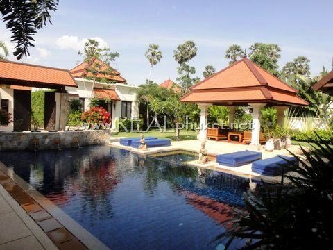 Sai Taan – Gorgeous 4-Bedroom Pool Villa near Laguna Beach